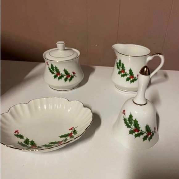 Macy's Holiday Ceramic Set with Holly Design - Picture 3 of 12